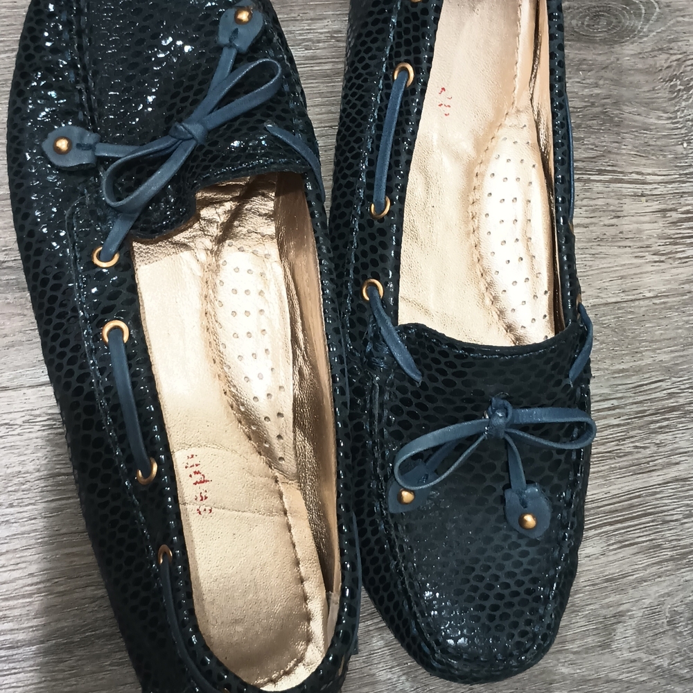Elegant Black Loafers for Women